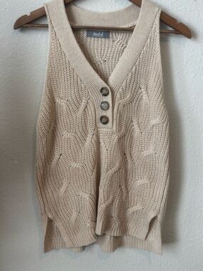 Marled Beige V-Neck Cable Knit Sweater Vest with Button Detail